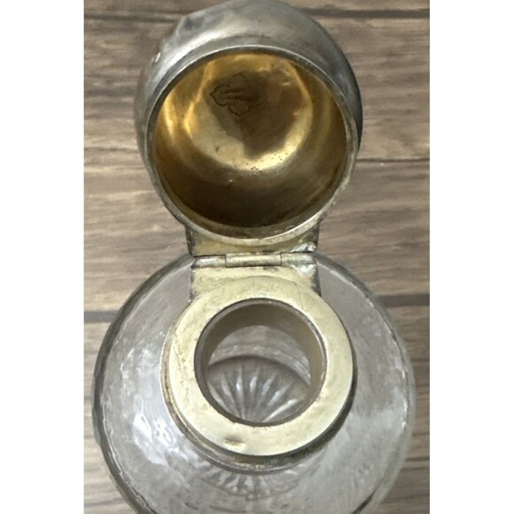 A. Barrett & Sons Hammered Glass Decanter With 925 PP Thousand Pure Silver Lid - Picture 6 of 8